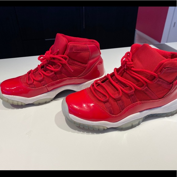 Jordan 11s Gym Red - Picture 4 of 5